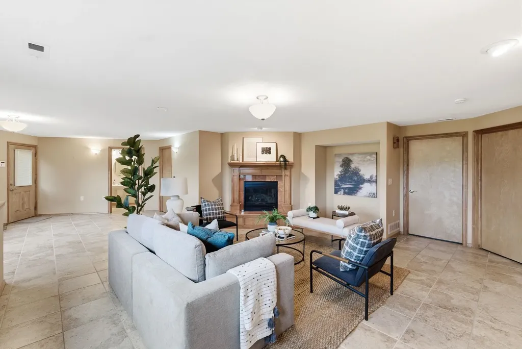 6918 E Summerside Court Bel Aire KS 67226