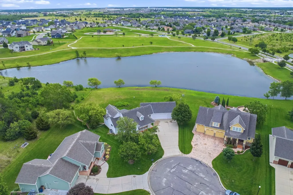 6918 E Summerside Court Bel Aire KS 67226