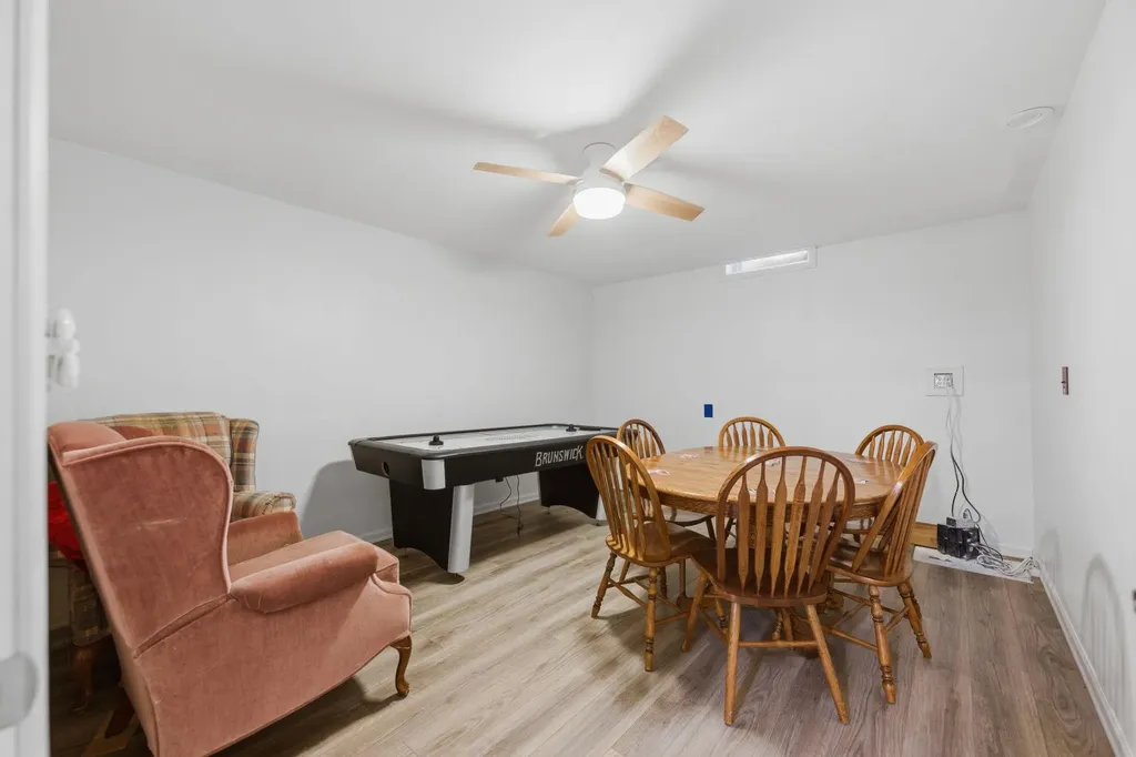 19 Fleetwood Winfield KS 67156