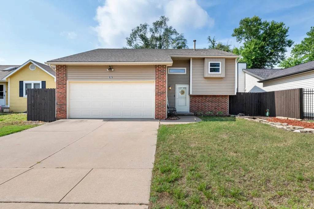 929 E Mona Circle Wichita KS 67216