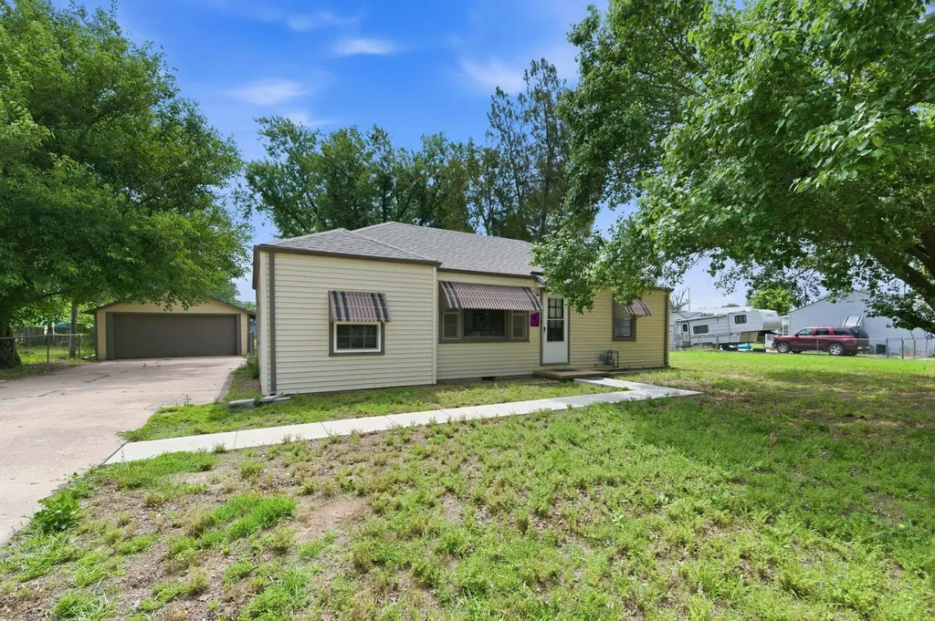 742 N Flora Wichita KS 67212