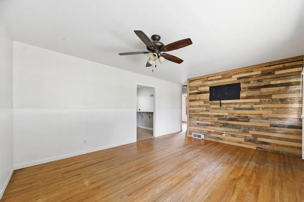 742 N Flora Wichita KS 67212