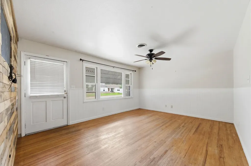 742 N Flora Wichita KS 67212