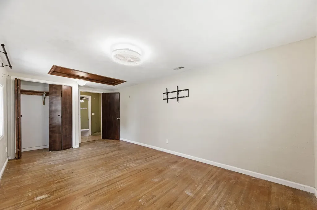 742 N Flora Wichita KS 67212