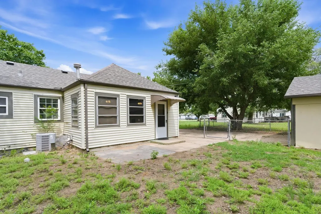 742 N Flora Wichita KS 67212