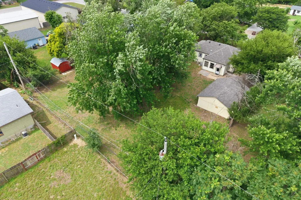 742 N Flora Wichita KS 67212