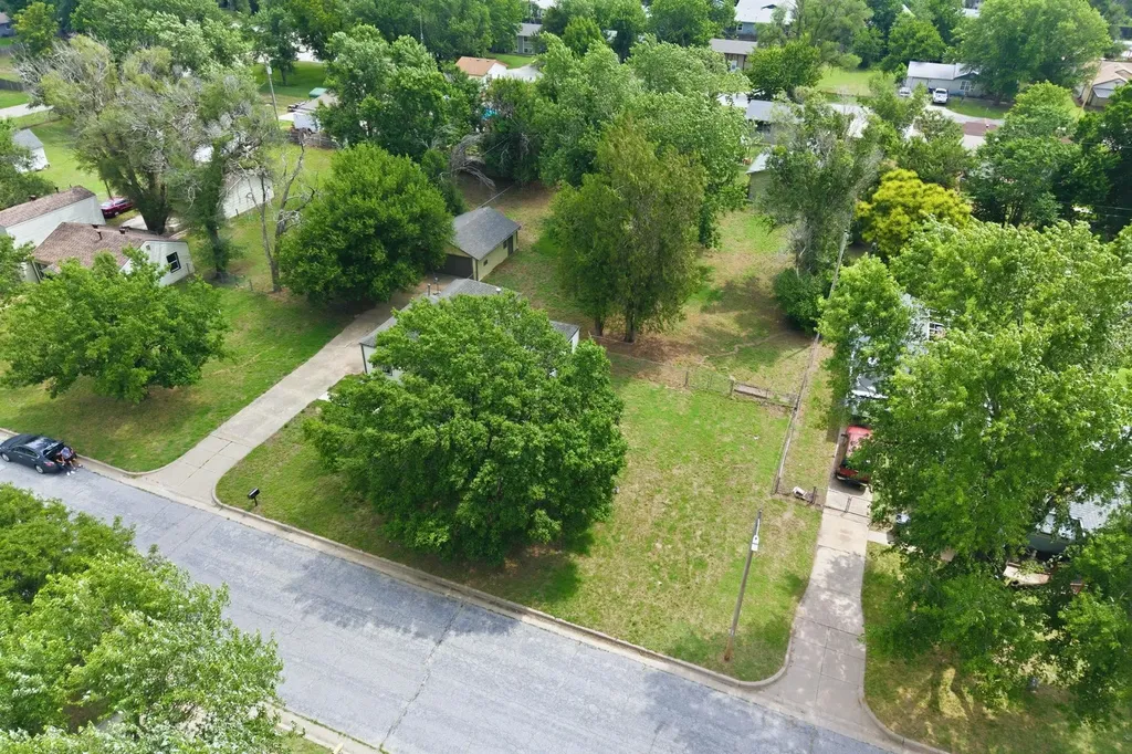 742 N Flora Wichita KS 67212