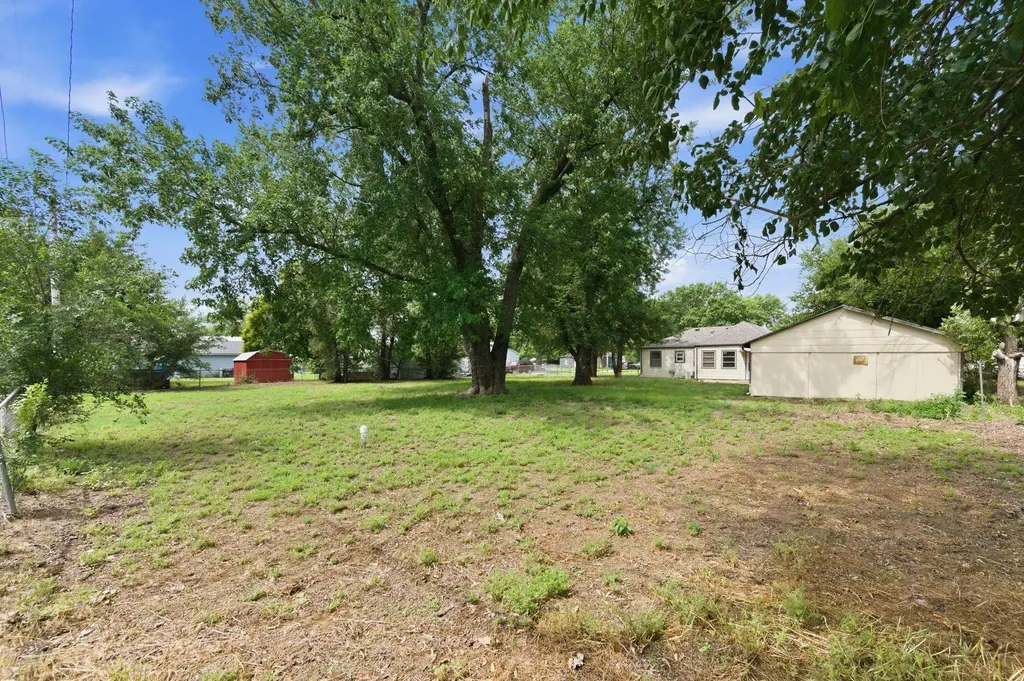 742 N Flora Wichita KS 67212