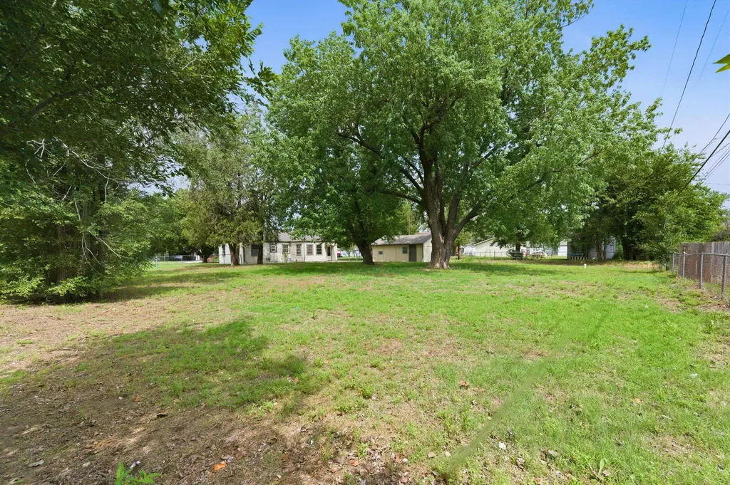 742 N Flora Wichita KS 67212