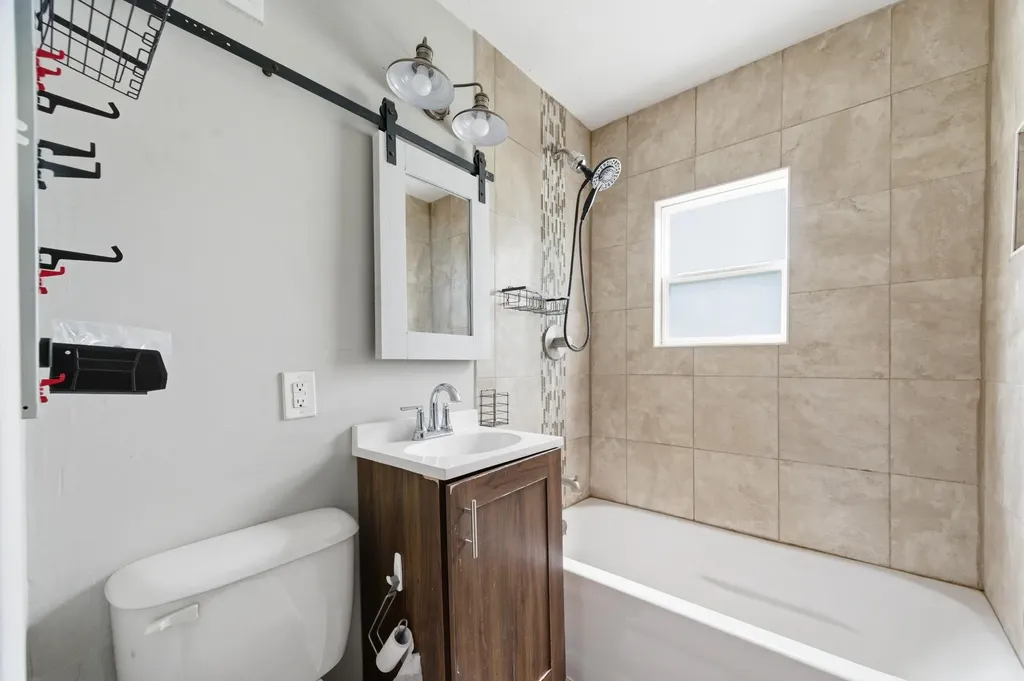 742 N Flora Wichita KS 67212