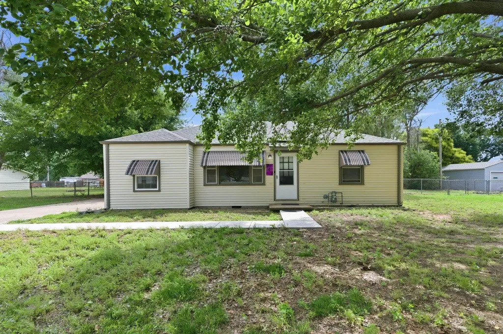 742 N Flora Wichita KS 67212