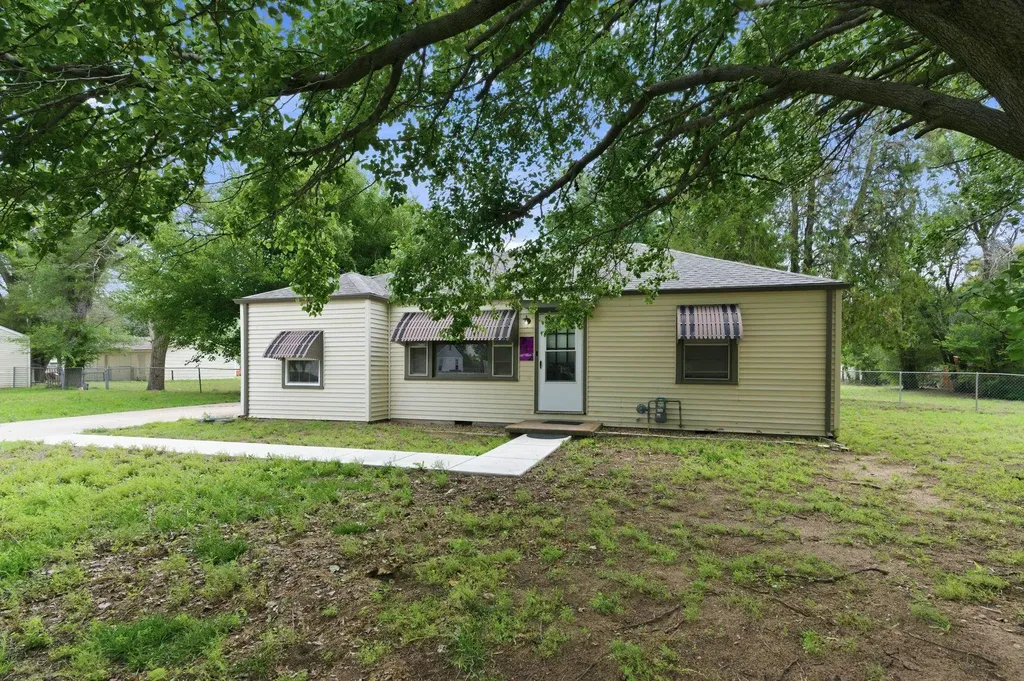 742 N Flora Wichita KS 67212