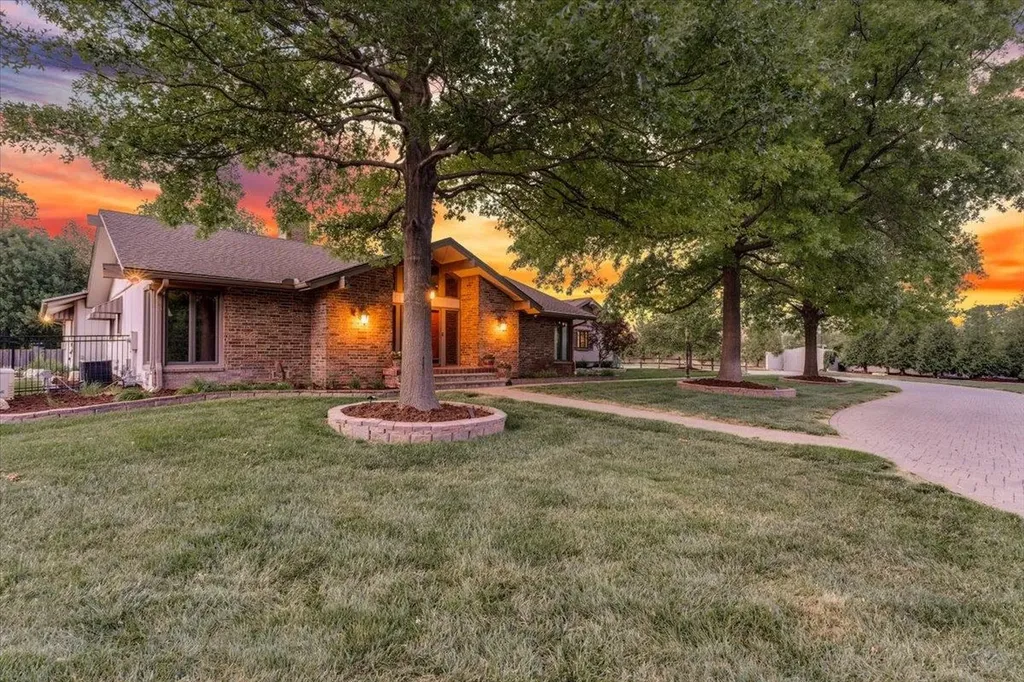 8320 E Central Avenue Wichita KS 67206