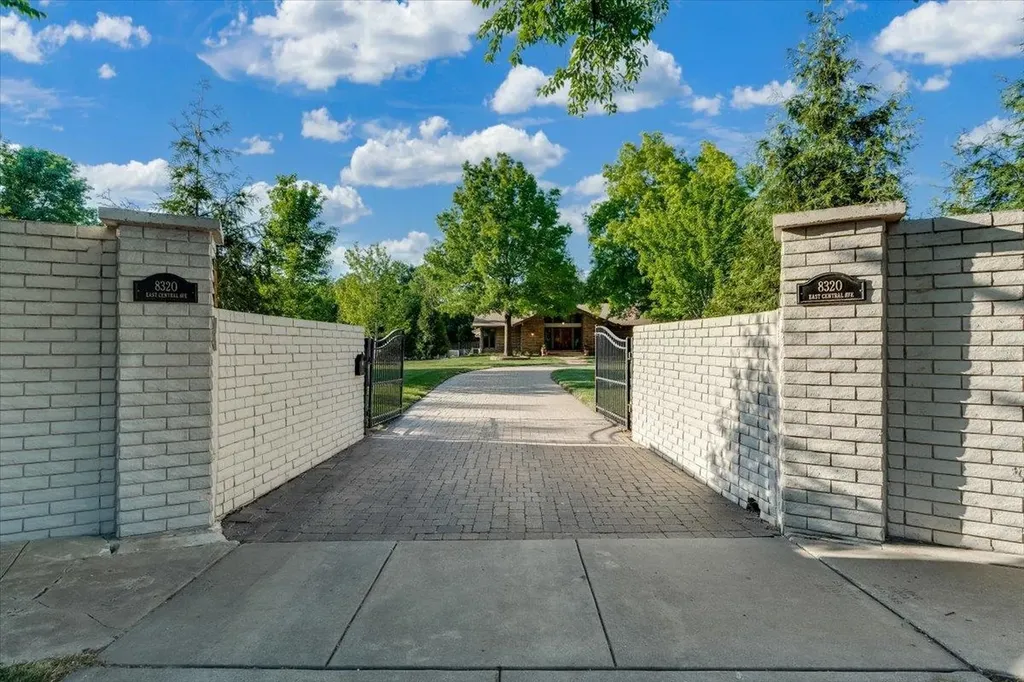 8320 E Central Avenue Wichita KS 67206