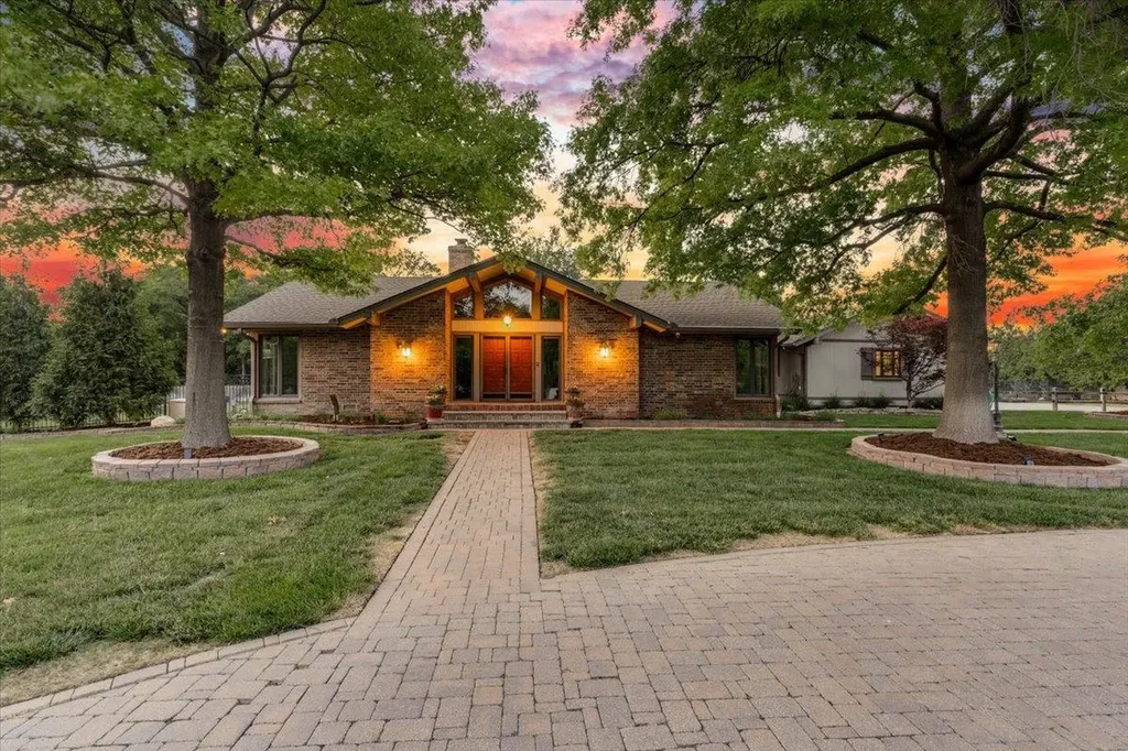 8320 E Central Avenue Wichita KS 67206