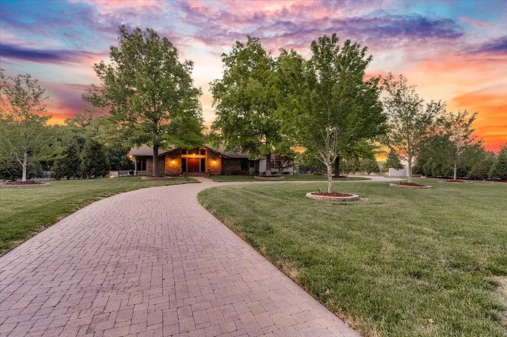 8320 E Central Avenue Wichita KS 67206
