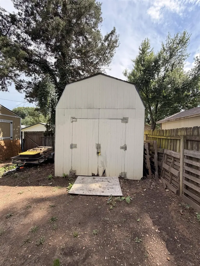 211 E English Mulvane KS 67110