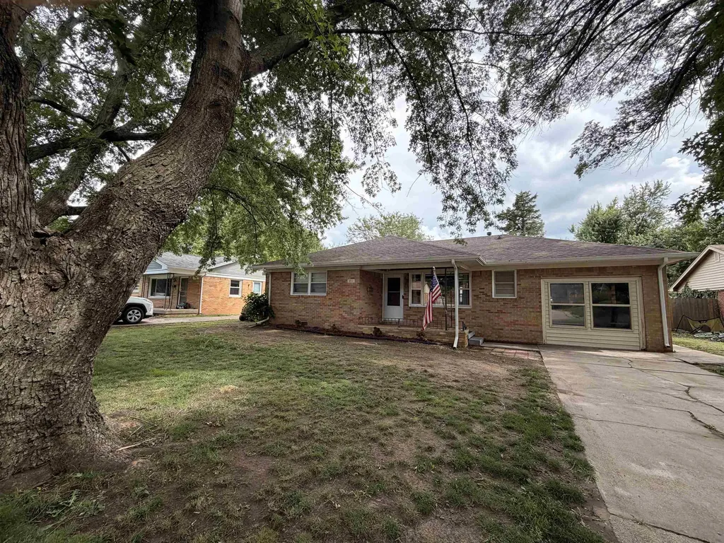211 E English Mulvane KS 67110