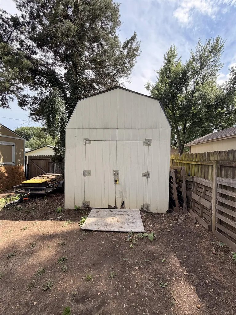 211 E English Mulvane KS 67110