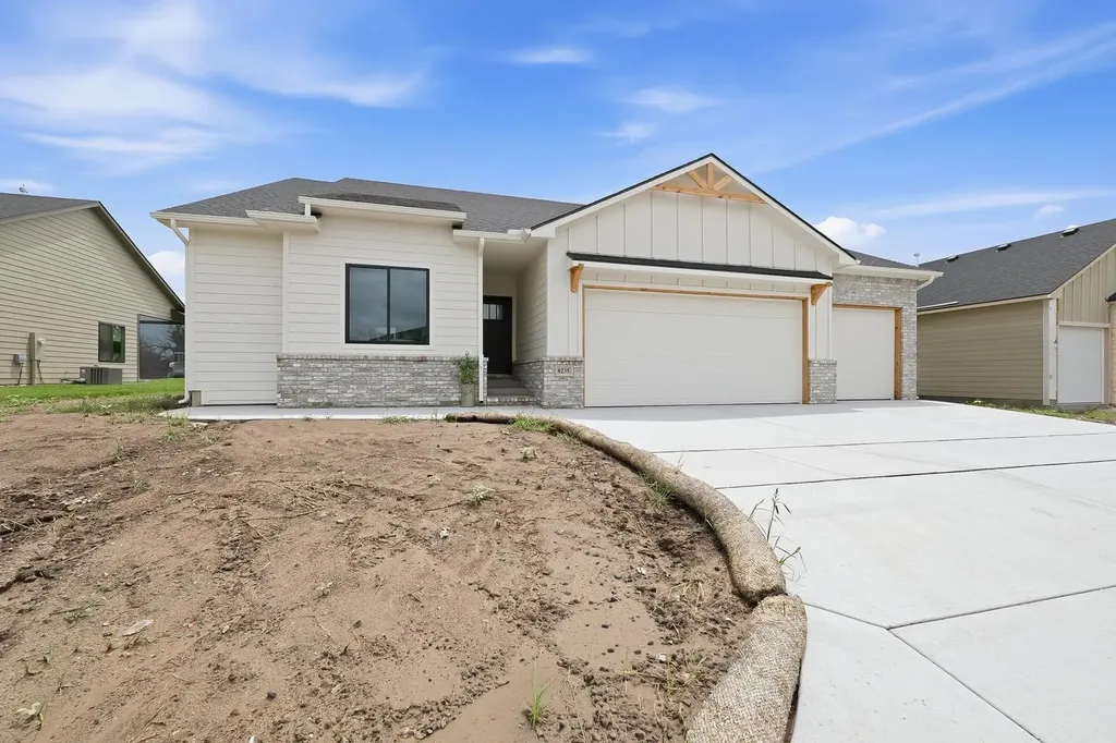 8235 E Summerside Place Bel Aire KS 67226
