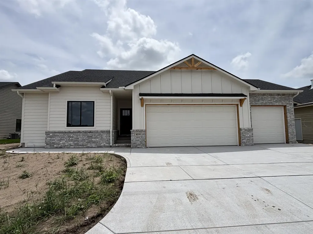 8235 E Summerside Place Bel Aire KS 67226