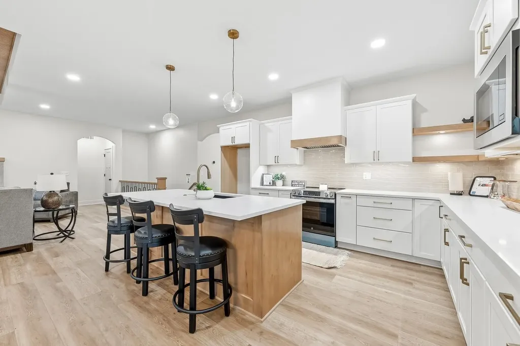 8235 E Summerside Place Bel Aire KS 67226