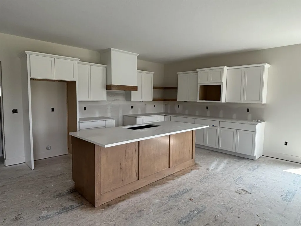 8235 E Summerside Place Bel Aire KS 67226