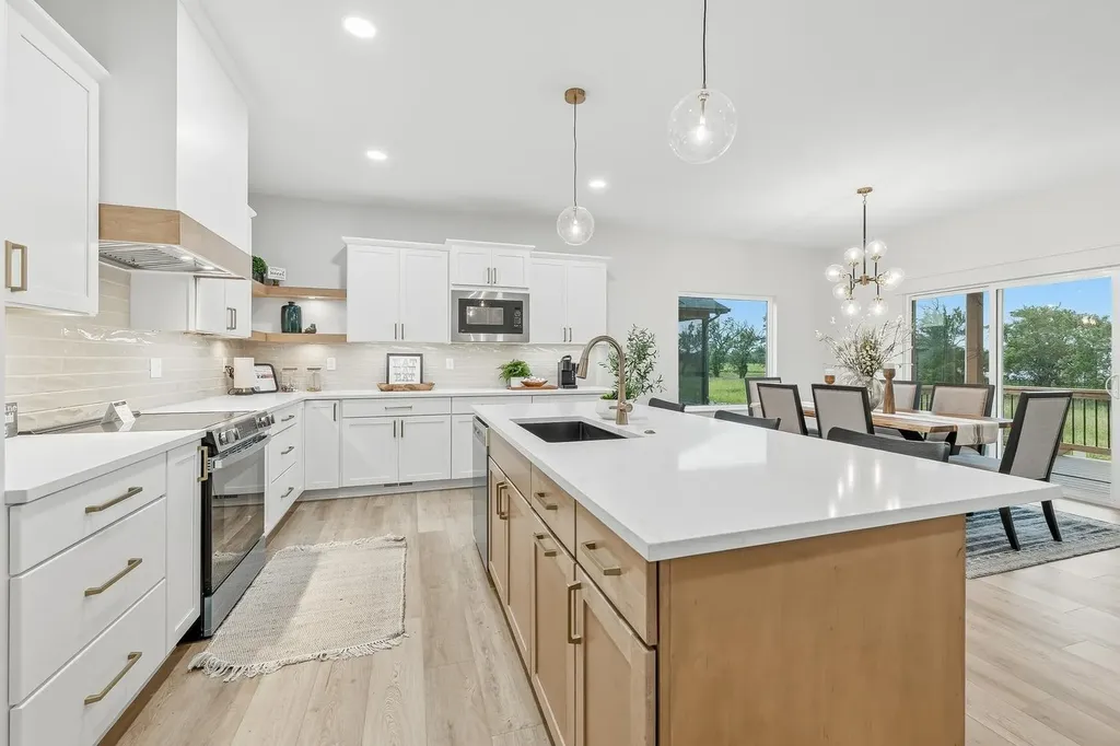 8235 E Summerside Place Bel Aire KS 67226