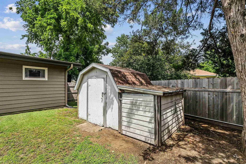 2427 W Wilson Wichita KS 67204