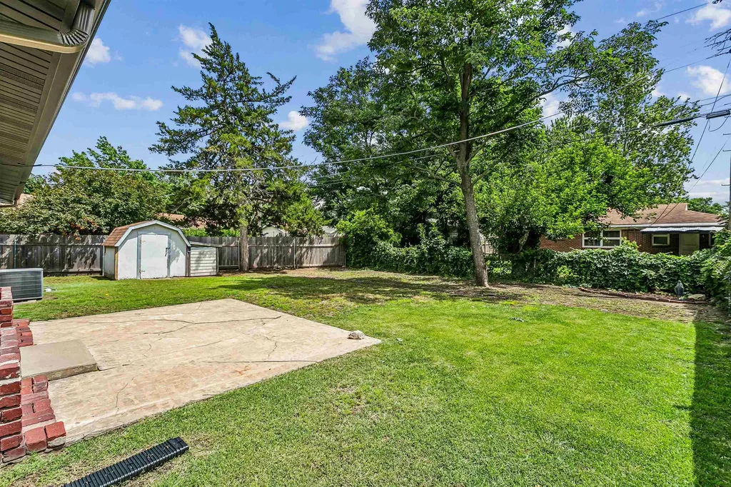 2427 W Wilson Wichita KS 67204