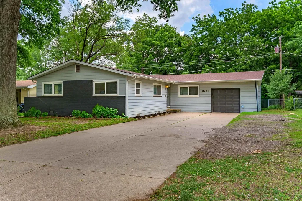 1653 Montana El Dorado KS 67042