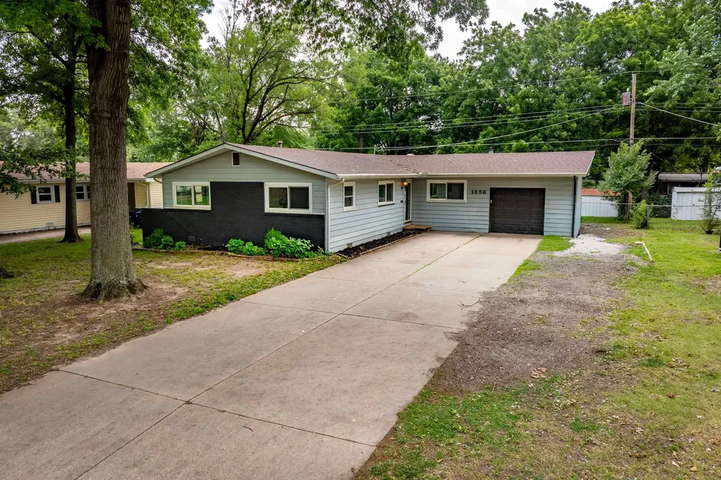 1653 Montana El Dorado KS 67042