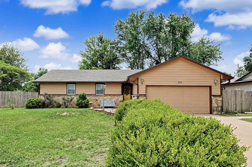 533 E Parkwood Rose Hill KS 67133