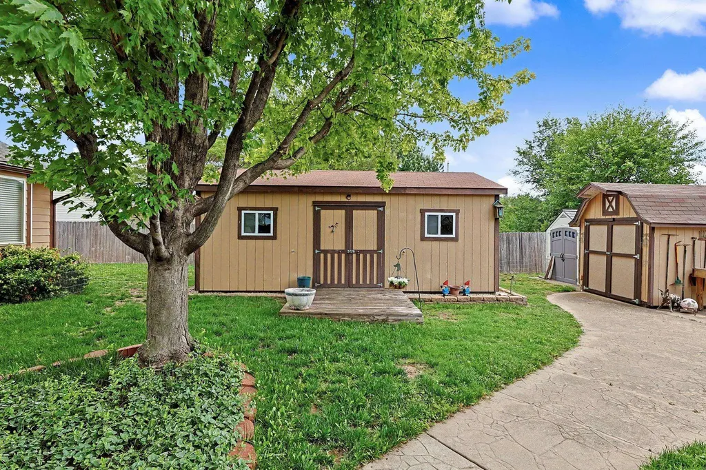 533 E Parkwood Rose Hill KS 67133