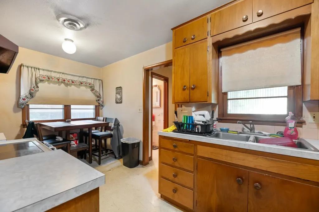 3532 S Seneca Wichita KS 67217