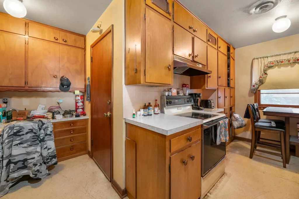 3532 S Seneca Wichita KS 67217