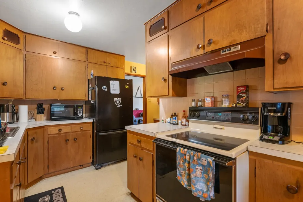 3532 S Seneca Wichita KS 67217