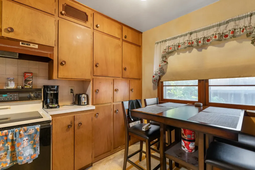 3532 S Seneca Wichita KS 67217