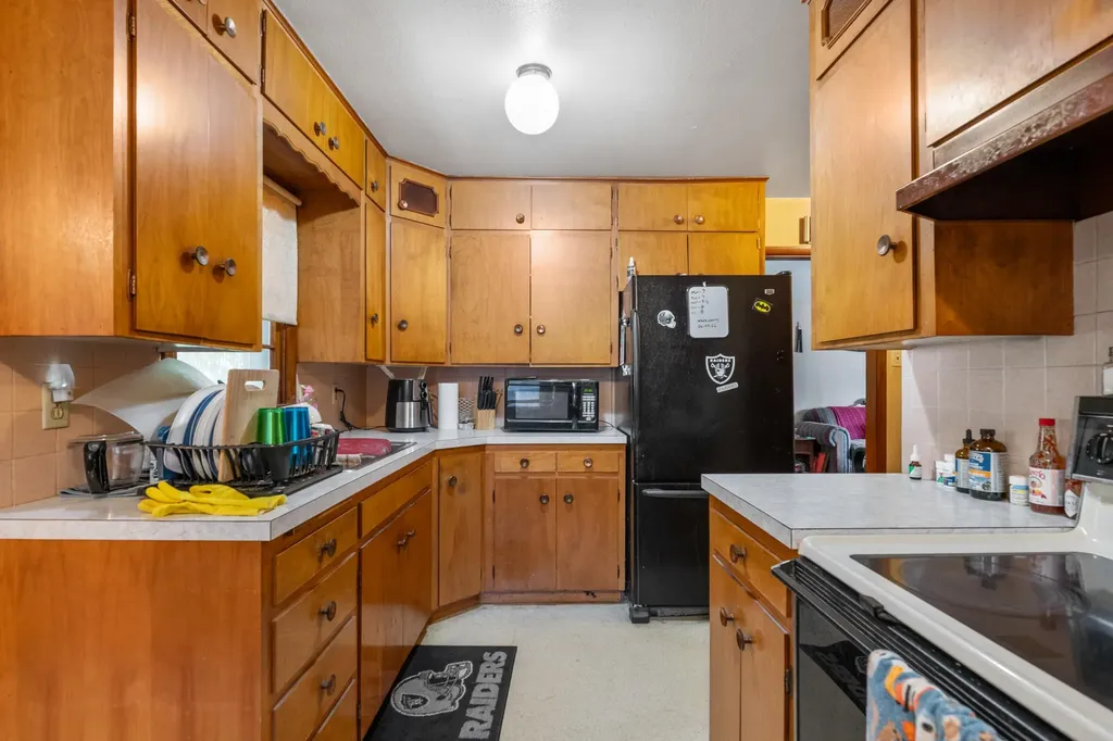 3532 S Seneca Wichita KS 67217