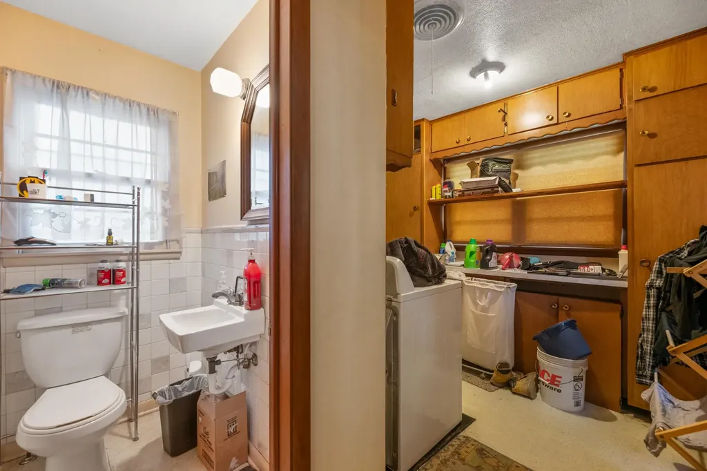 3532 S Seneca Wichita KS 67217