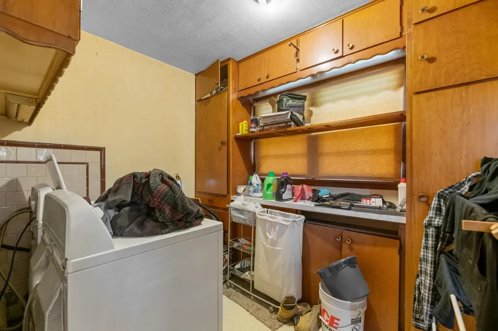 3532 S Seneca Wichita KS 67217