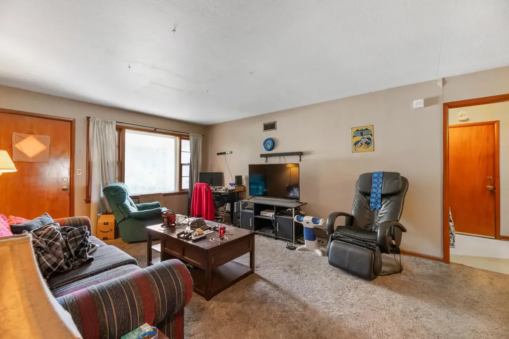 3532 S Seneca Wichita KS 67217