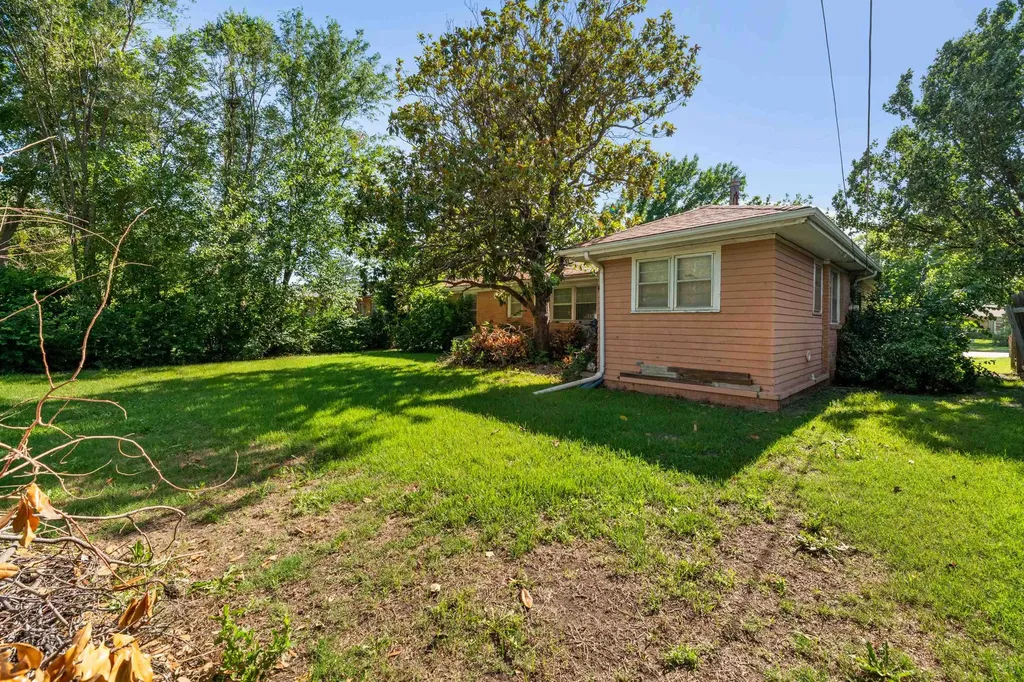 3532 S Seneca Wichita KS 67217