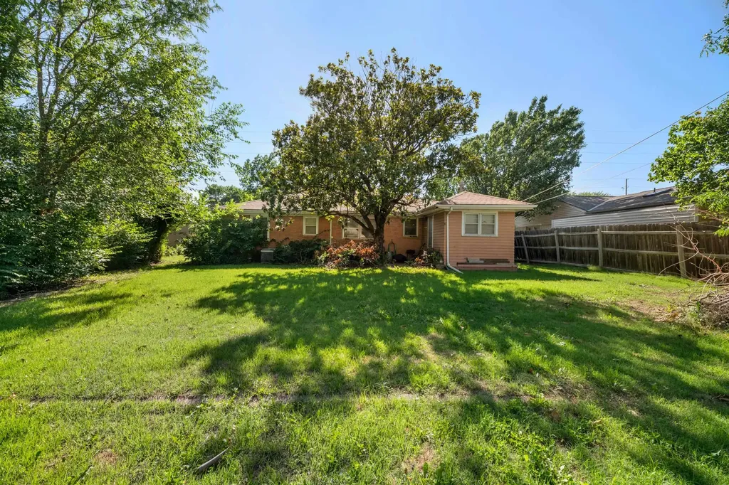 3532 S Seneca Wichita KS 67217