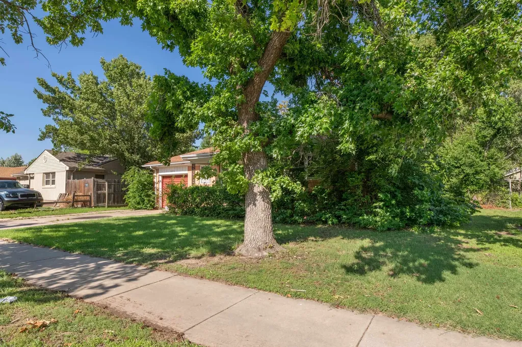 3532 S Seneca Wichita KS 67217