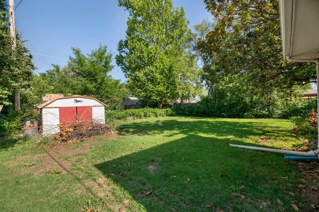 3532 S Seneca Wichita KS 67217