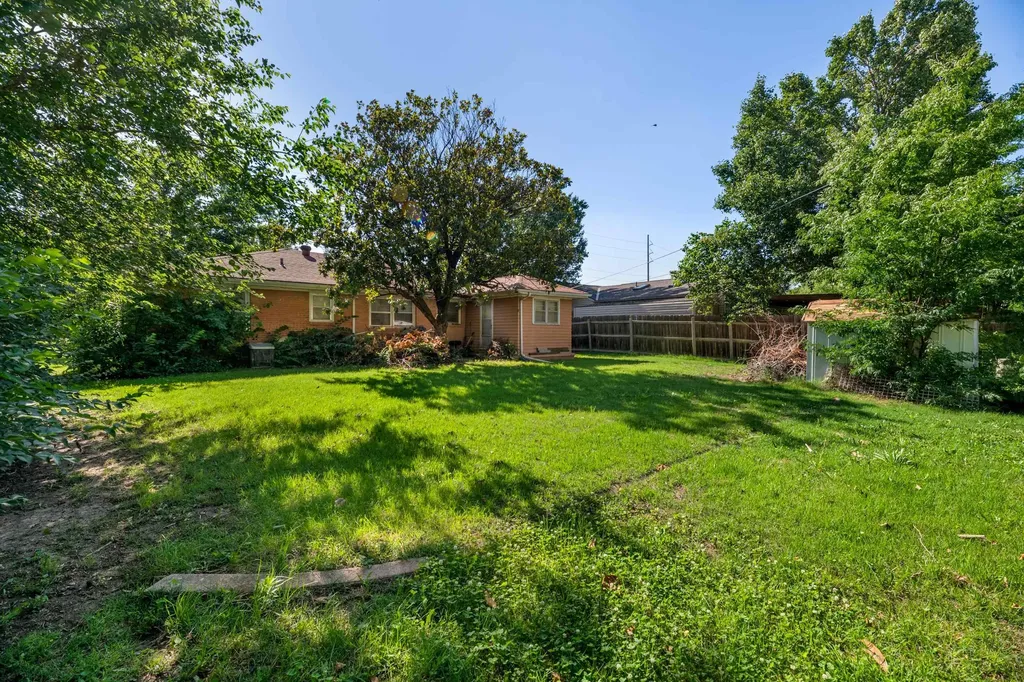 3532 S Seneca Wichita KS 67217