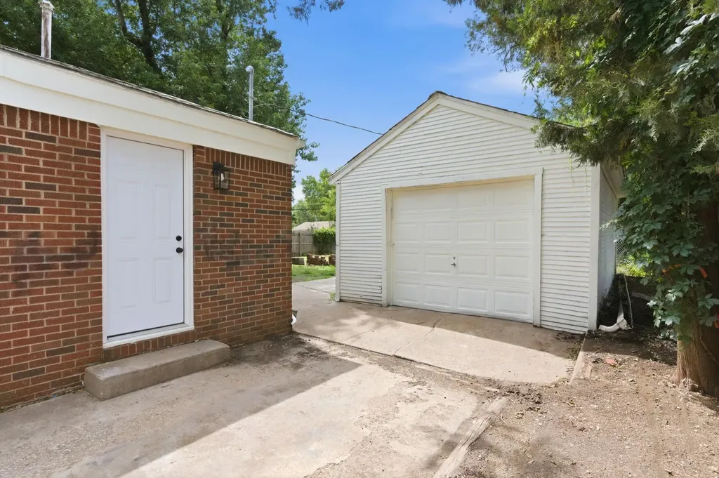 1531 E Crowley Wichita KS 67216