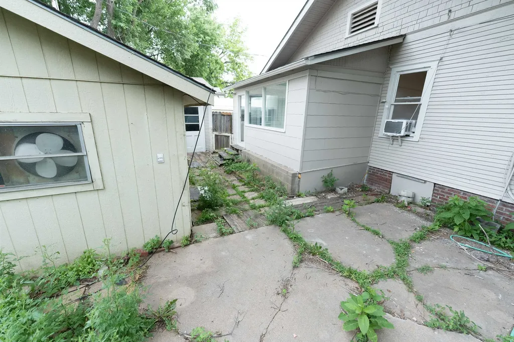 418 N Houser El Dorado KS 67042