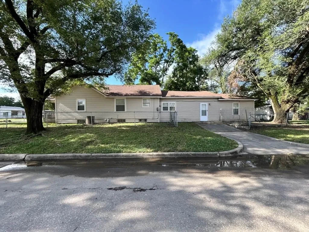 1301 S Vine Street Wichita KS 67213